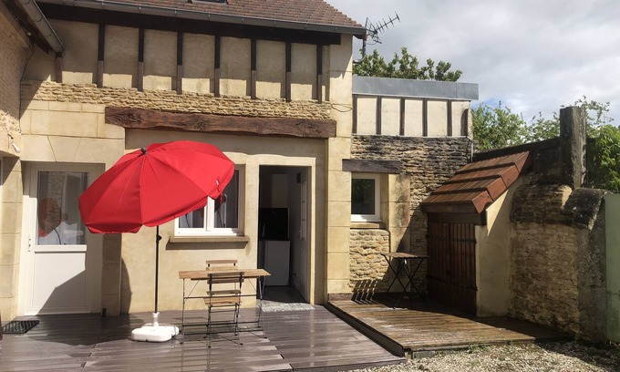 Amfreville House | Maison à 4 km de la Mer. Terrasse et Cours Fermée. Chien Accepté