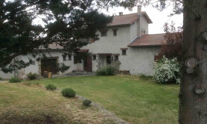 Saint-Pierre-du-Champ House | Maison à la Campagne, Loin de la Foule Déchaînée