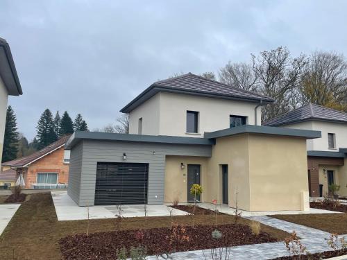 La Chevillotte House | Maison à la campagne en chanvre