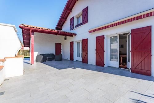 Briscous Apartment | Maison à la campagne et à 15mn des principales villes de la côte