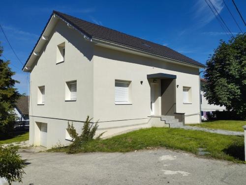 Damprichard House | Maison 4 chambres 176m2 3x lits double 2x lits simple