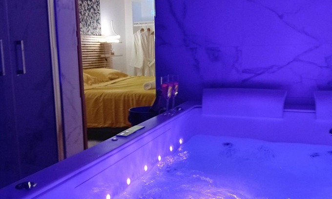 Louvres House | Maison Avec un Élégant Jacuzzi Bluetooth Music Lit King Size Mémoire de Forme
