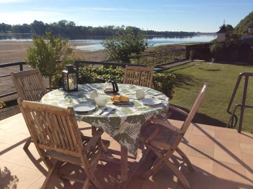 Chenehutte-Treves-Cunault Bed & Breakfast | Maison Bord de Loire "Les Grillons"