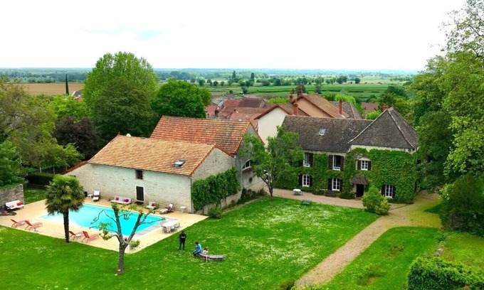 Jugy House | Maison Bourguignonne Entièrement Rénovée Les Charmes