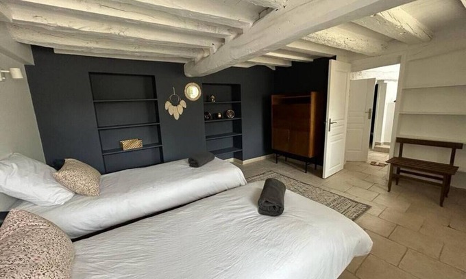 Vernon House | Maison Calme - Climatisée / 4 Chambres / Jardin