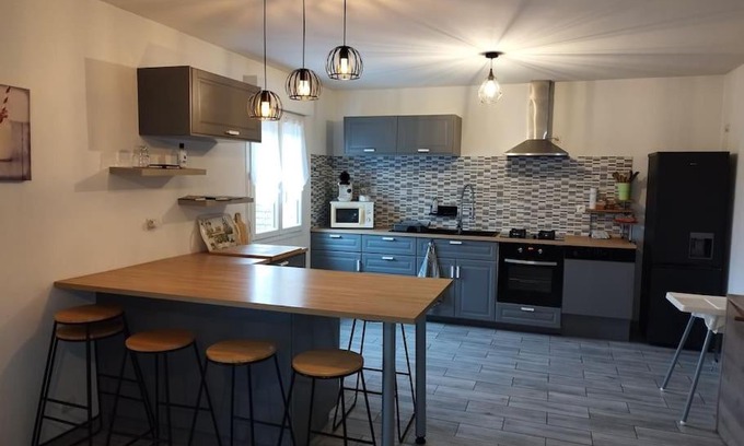 La Chapelle-Montmartin Apartment | Maison chaleureuse, 35 minutes du zoo
