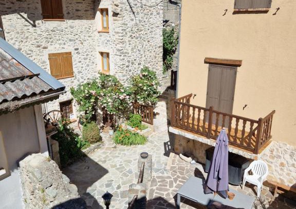 Isola House | Maison complète Ganzes Haus House 6 Peronnes La Finière Seealpen Isola Village bei Nizza Alpes -Maritimes près de Nice 70 km