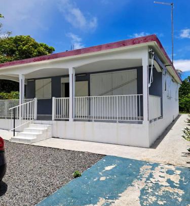 Le Moule House | Maison confortable à Le Moule avec piscine partagée