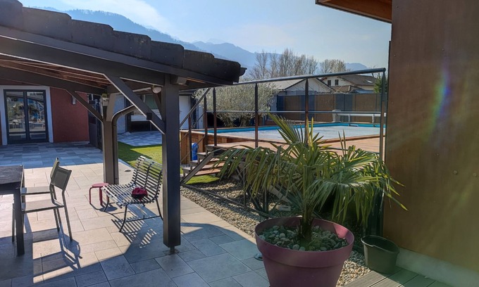 Brignoud House | Maison Conviviale Avec Piscine