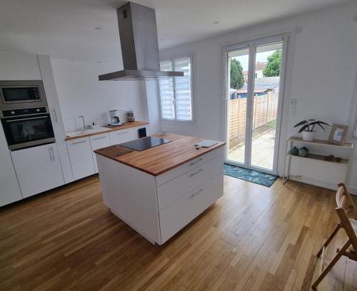 Chalons-en-Champagne House | Maison cosy avec Balnéo & jardin