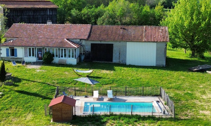 Saint-Colomb-de-Lauzun House | Maison de Campagne au Calme Avec Piscine Sécurisée