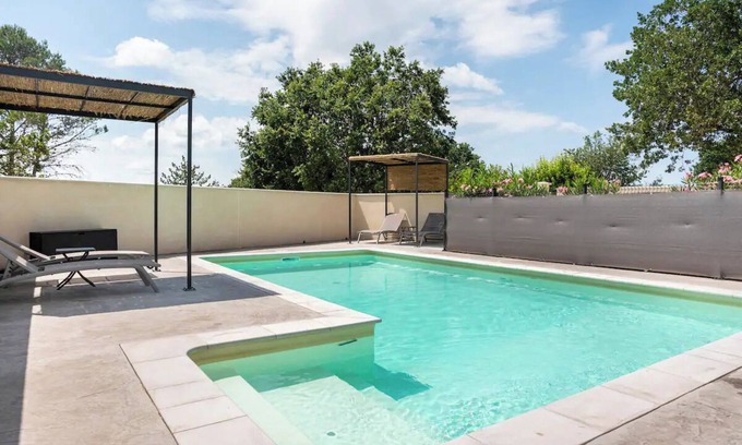 Saint-Martin-d'Ardeche House | Maison D'aaron, 4 Personnes Avec Piscine Commune a Deux Logements
