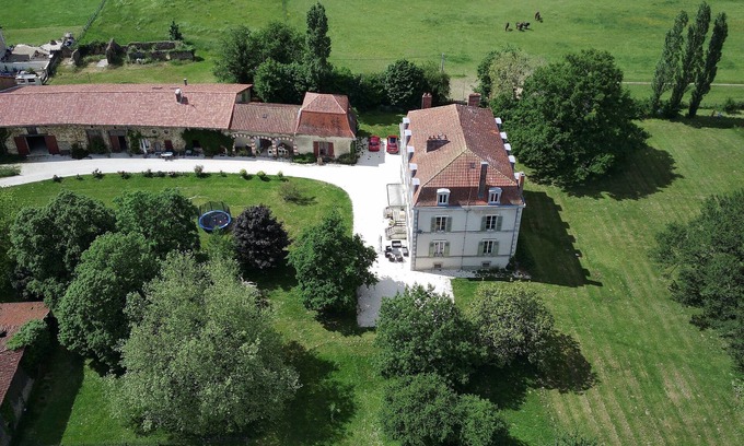 Saint-Quentin-sur-Charente Bed & Breakfast | Maison D'hôtes et Table D'hôtes à la Frontière du Limousin et du Périgord
