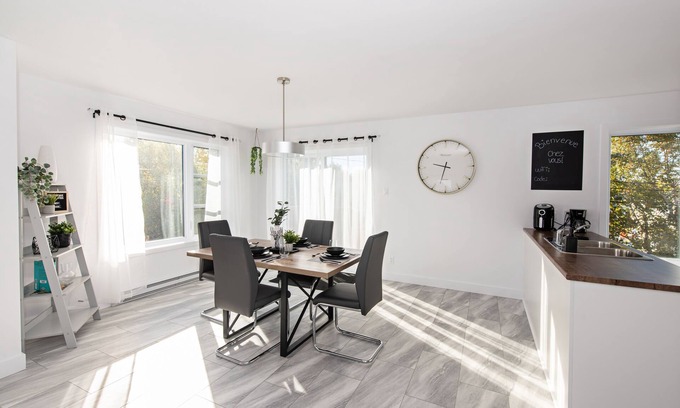 Val-d'Or House | Maison de 4 Lits. 1.5 Salle de Bain. Situe a val D'or