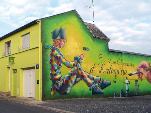 Dompierre-sur-Besbre House | Maison de bourg cosy avec jardin clos, proche Le Pal, tout confort pour 10 pers., draps inclus - FR-1-489-109