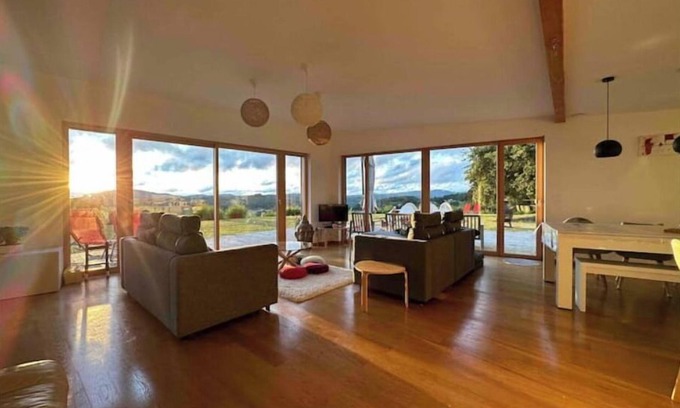 Peyrat-le-Chateau Villa | Maison de Campagne Avec Jacuzzi et vue Panoramique