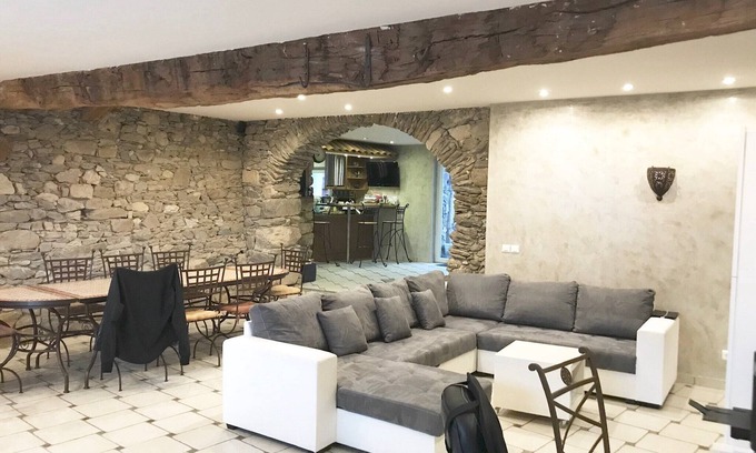 Saint-Maurice-sur-Dargoire House | Maison de Campagne Tranquille à 30 Minutes de Lyon Avec Piscine, Boulodrome