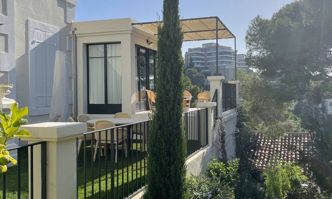 Roucas-Blanc House | Maison de Charme vue mer Avec Piscine au Centre de Marseille