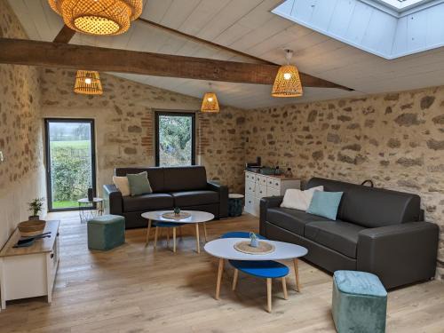 Saint-Laurent-sur-Sevre Apartment | Maison de Vacances 12min du Puy du fou grand studio