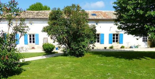 Saint-Vincent-la-Chatre House | Maison de charme à Saint-Vincent-la-Châtre avec piscine partagée