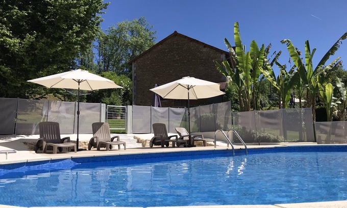 Corgnac-sur-l'Isle House | Maison de maitre -river frontage -private heated pool 5 mins walk to the village