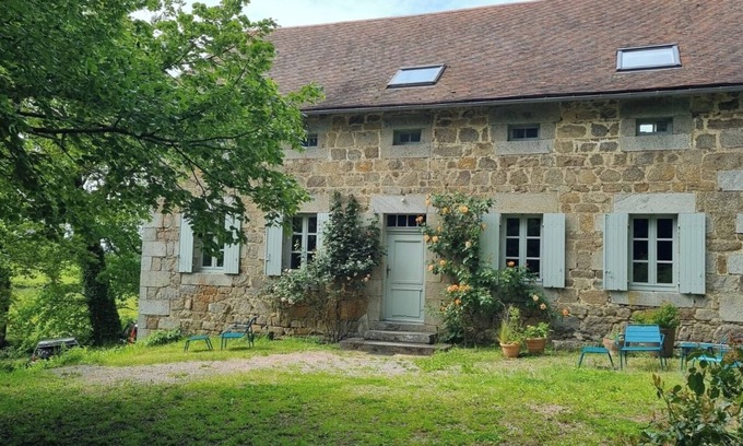 Saint-Frion House | Maison de Vacance Indépendante au Sein D'une Propriété Familiale