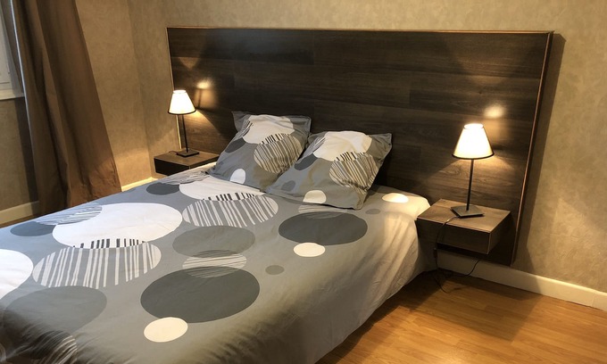 Vic-le-Comte House | Maison Entière 5 Personnes