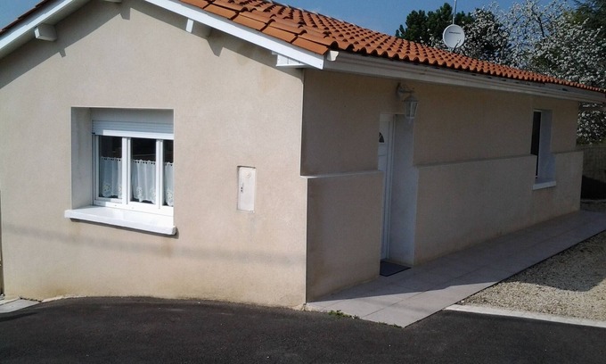 Chateauneuf-sur-Charente House | Maisonette at joly