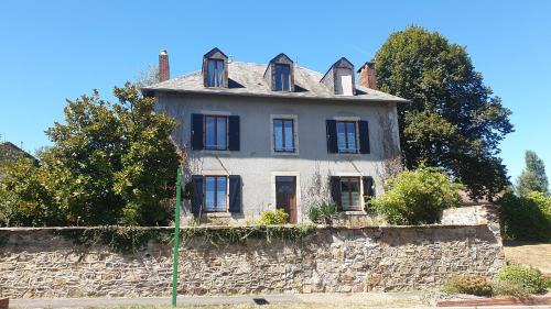 Saint-Maurice-les-Brousses House | Maison de bourg