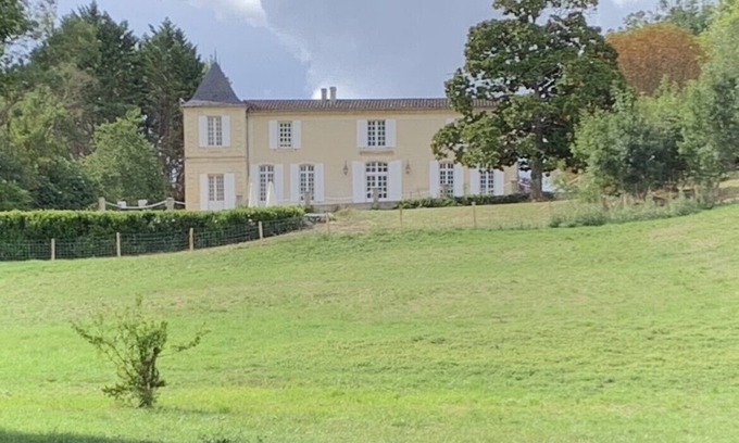 Nerigean House | Maison Indépendante Dans un Château de Charme Avec Piscine Proche de St Emilion