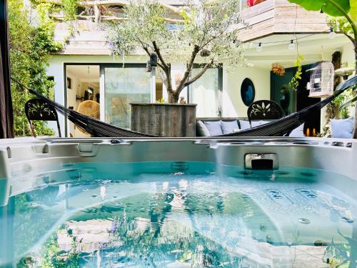 Montrouge Villa | Maison -Jacuzzi -Patio -330M2