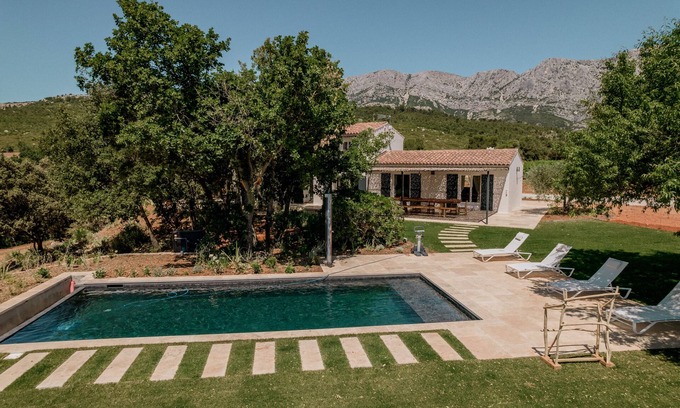 Puyloubier House | Maison MIP new villa surrounded by vineyards with heated swimming pool