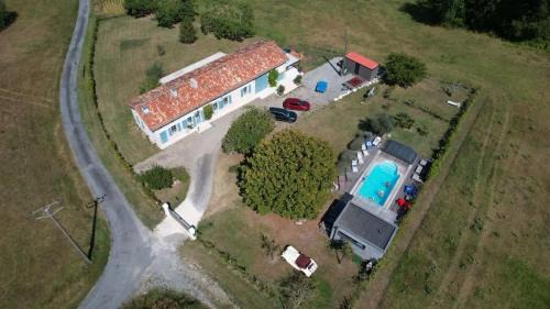 Chillac House | Maison Neuve, relaxing countryside home with pool