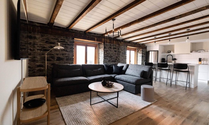 Old Montreal Apartment | Maison Place Royale - Suite Luxe 2 chambres