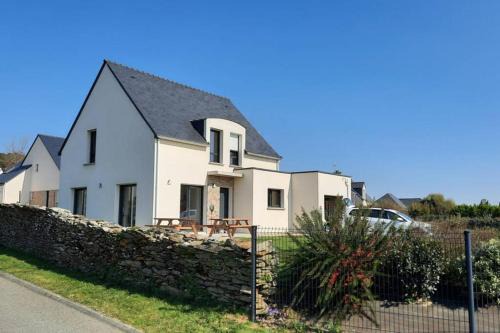 Saint-Jacques House | Maison récente avec vue mer, plage et port à pied