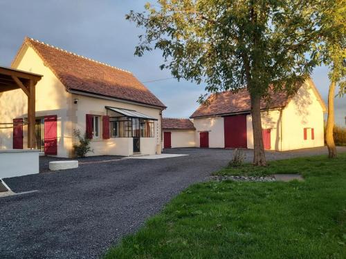 Saligny-sur-Roudon House | Maison rénovée en Sologne Bourbonnaise, animaux, jardin, terrasse, clim, wifi, linge et draps inclus - FR-1-489-379