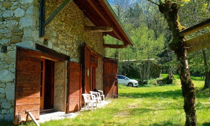 Attignat-Oncin House | Maison Savoyarde à Proximité du LAC D'aiguebelette