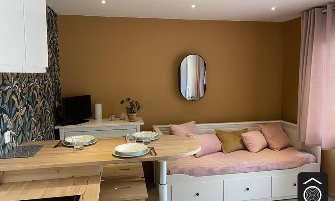 Anstaing House | Maison Souche