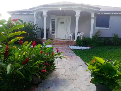 Sainte-Rose House | Maison spacieuse avec jacuzzi et vue sur la mer à Sainte-Rose