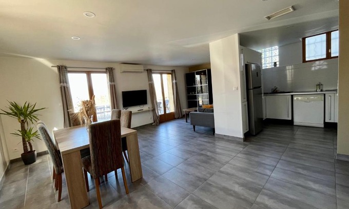 Saint-Symphorien-d'Ozon House | Maison spacieuse avec grand jardin et parking à 20 min de Lyon