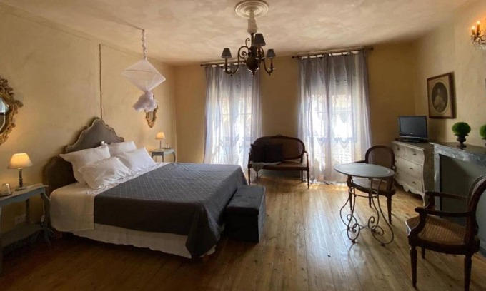 Casseneuil House | Maison Surplombant la Rivière Dans Lancien Bourg Médiéval
