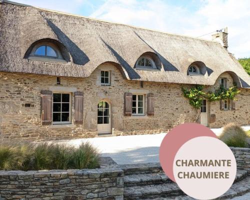 Camors House | Maison typique bretonne avec toit de chaume