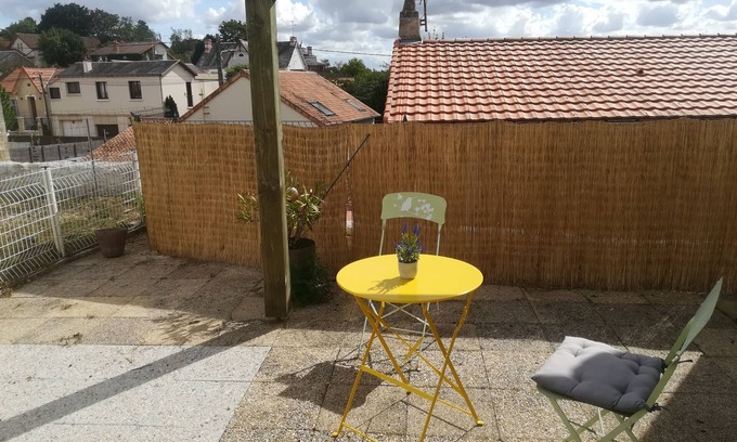 Buxerolles Apartment | Maisonette with 2 terraces 10 minutes from the station