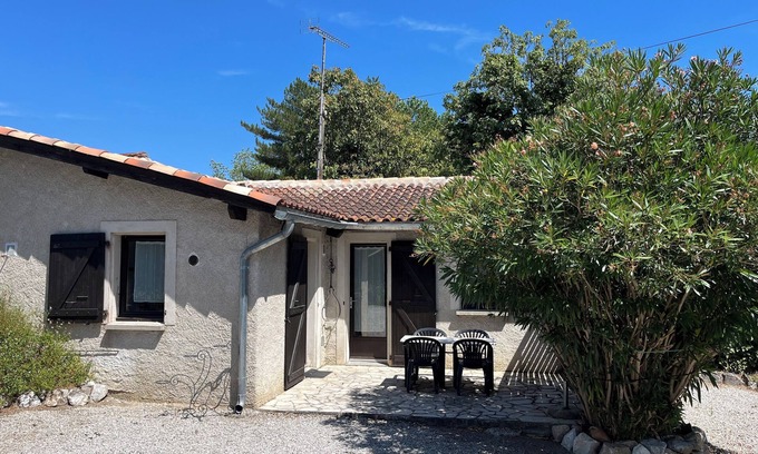 Revel House | Maisonnette in residence with swimming pool on the shores of Lake Saint Ferréol