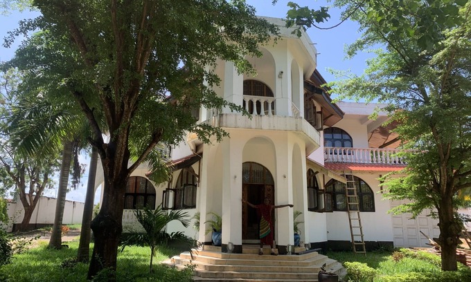 Kunduchi House | Majestic Beach Mansion with 6 Ensuite Rooms each with Balcony/Patio