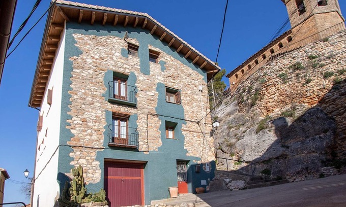 Benabarre House | Majestic holiday home in Benabarre with balcony