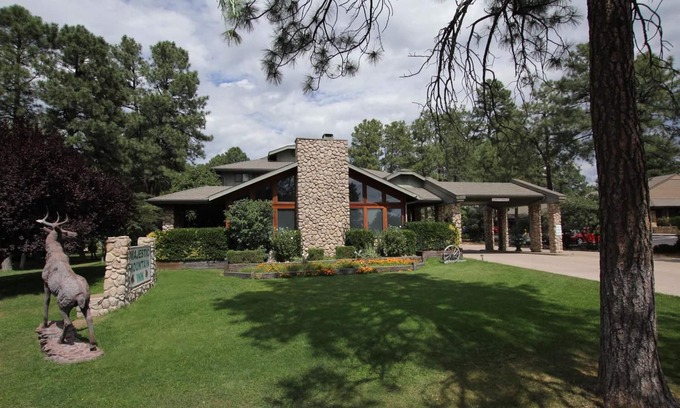 Payson Hotel | Majestic Mountain Inn