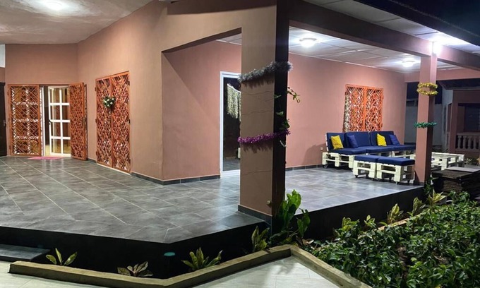 Ouidah House | Majestueuse Villa Tradi-moderne + Partie Independante ! Ideal Pour Groupes