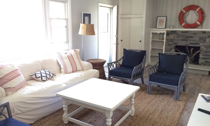 Old Lyme House | Make Memories in Charming Hawk's Nest Beach!