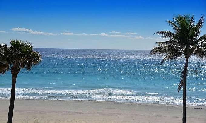 Boca Raton Resort | Making The Best Memories Along The Way! Pets Are Welcome, Free Parking, Pool!